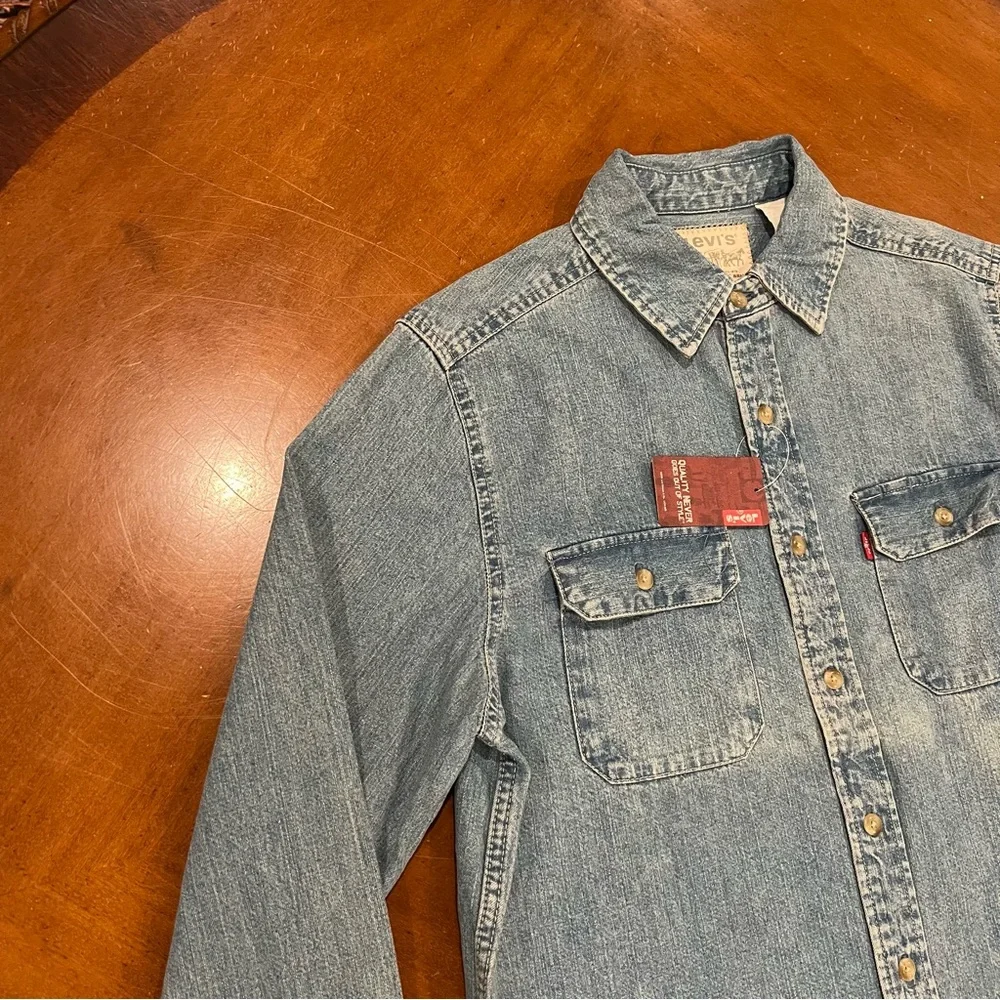 NWT Levi’s Men’s Denim Worker Long-Sleeve Button Down Shirt Light Blue Medium